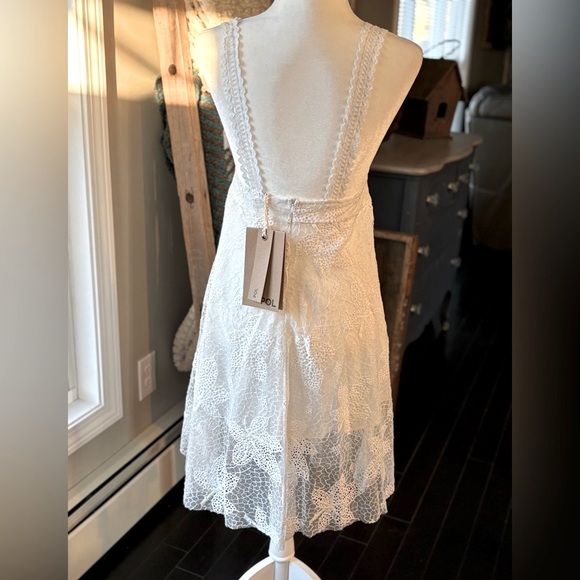 POL - White Lace Dress - Picture 6 of 13